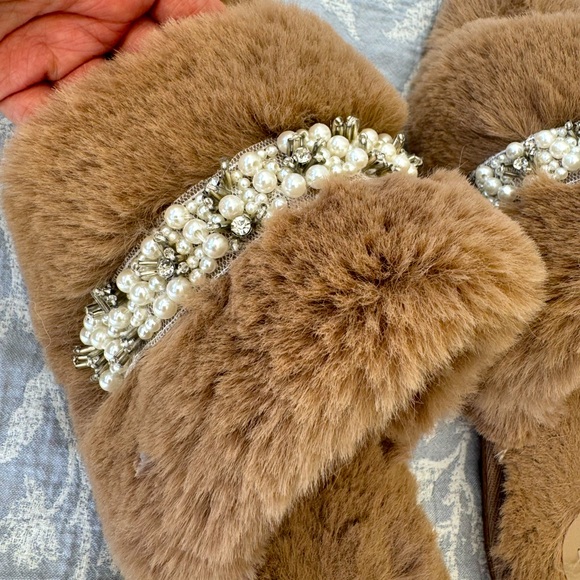 Anthropologie faux fur jewelled slippers - Picture 7 of 11